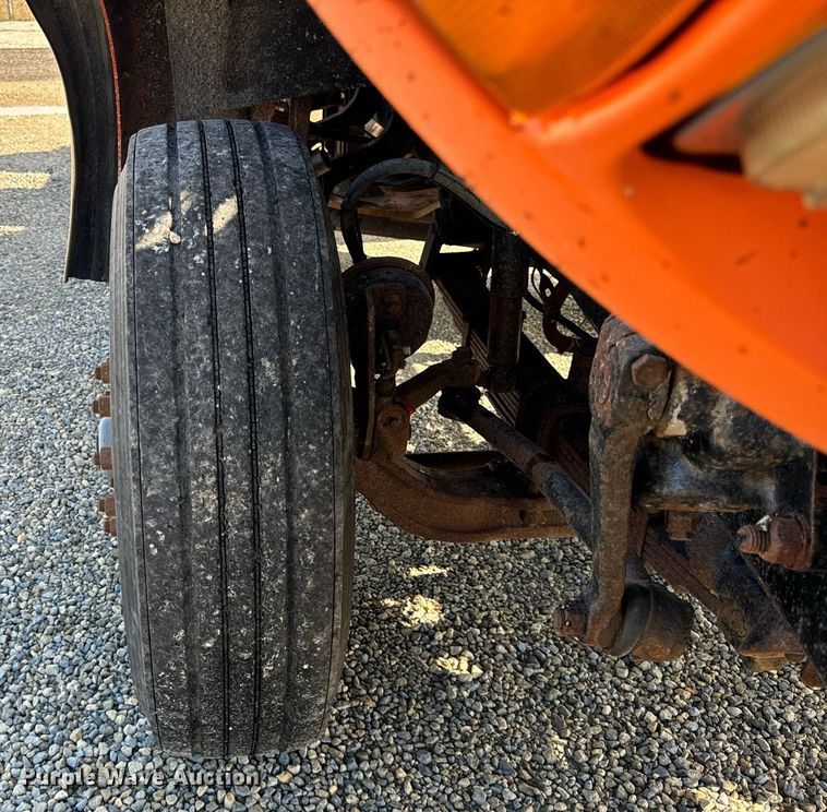 image for item DT2123 2009 Sterling L9500 truck cab and chassis