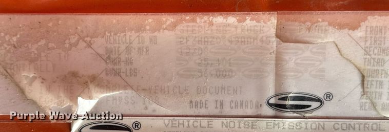 image for item DT2123 2009 Sterling L9500 truck cab and chassis