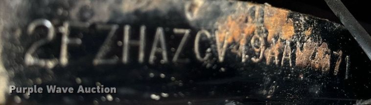 image for item DT2123 2009 Sterling L9500 truck cab and chassis