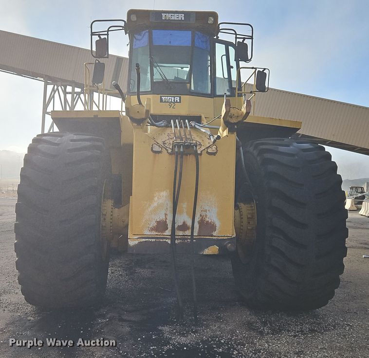 image for item DT7541 1995 Caterpillar 990 dozer