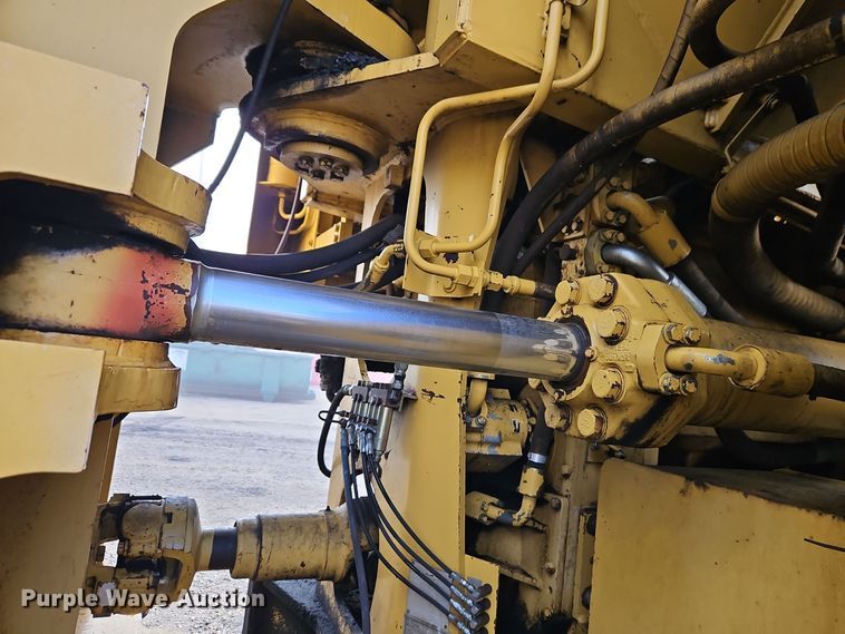 image for item DT7541 1995 Caterpillar 990 dozer