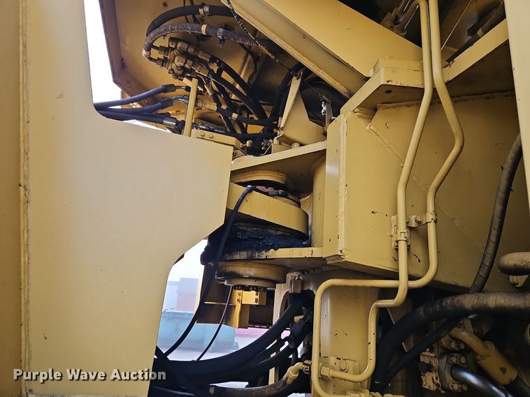 image for item DT7541 1995 Caterpillar 990 dozer