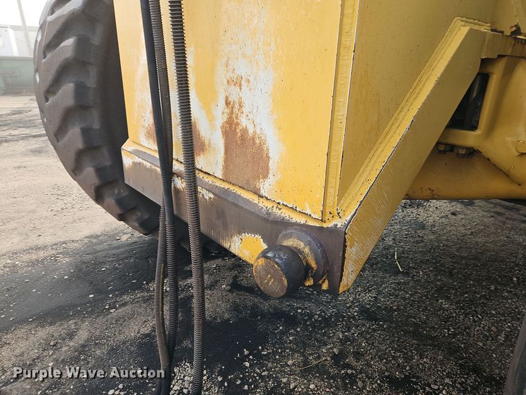 image for item DT7541 1995 Caterpillar 990 dozer