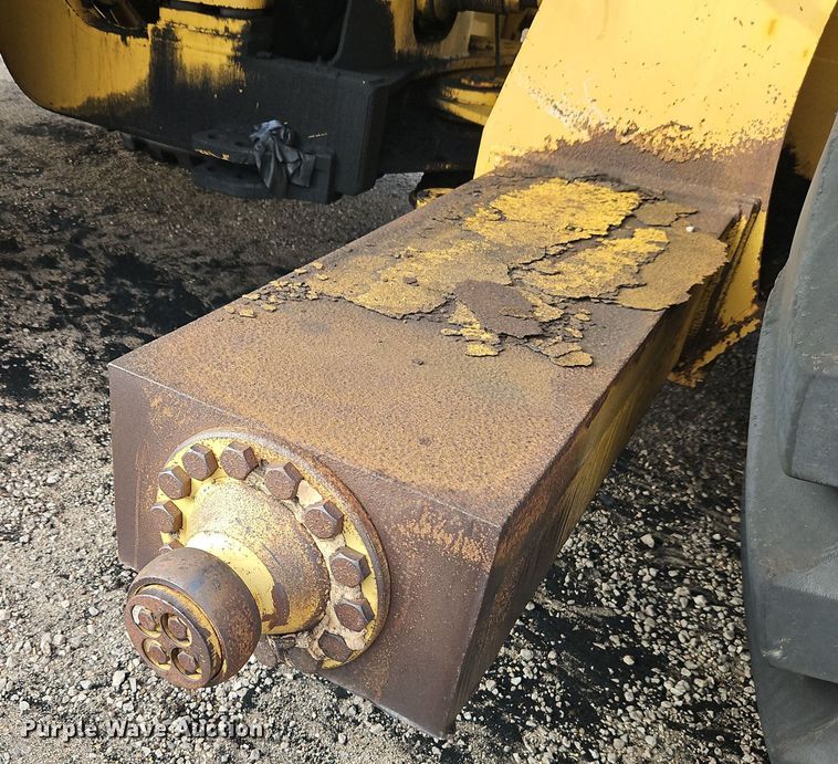 image for item DT7541 1995 Caterpillar 990 dozer