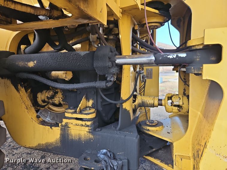image for item DT7541 1995 Caterpillar 990 dozer