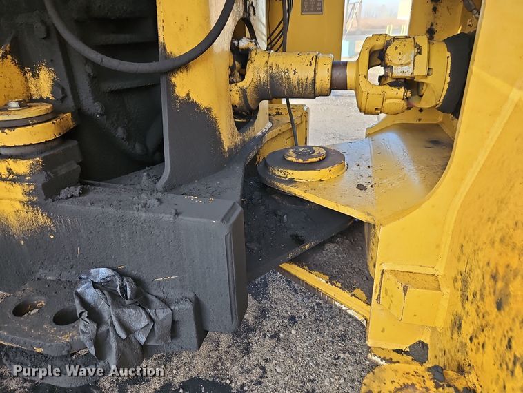 image for item DT7541 1995 Caterpillar 990 dozer