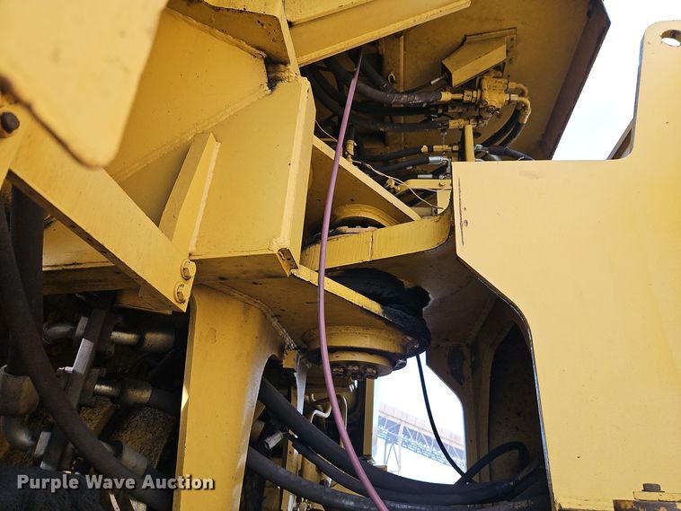 image for item DT7541 1995 Caterpillar 990 dozer