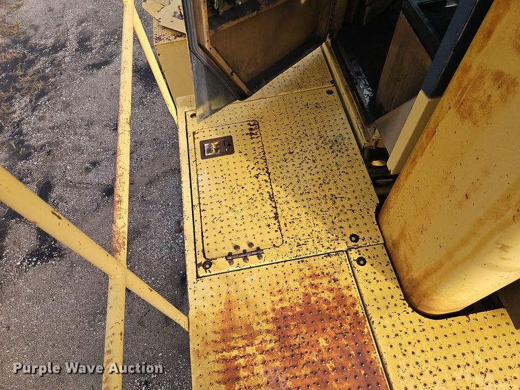 image for item DT7541 1995 Caterpillar 990 dozer