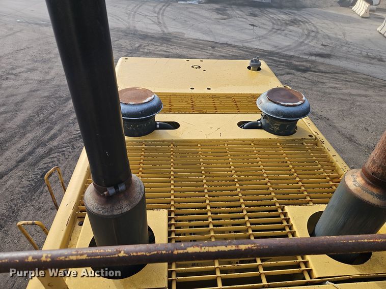 image for item DT7541 1995 Caterpillar 990 dozer