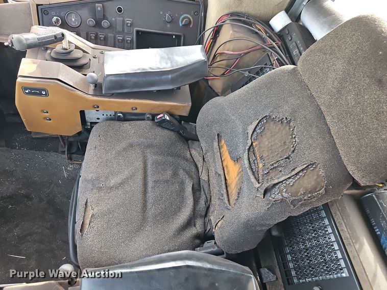 image for item DT7541 1995 Caterpillar 990 dozer