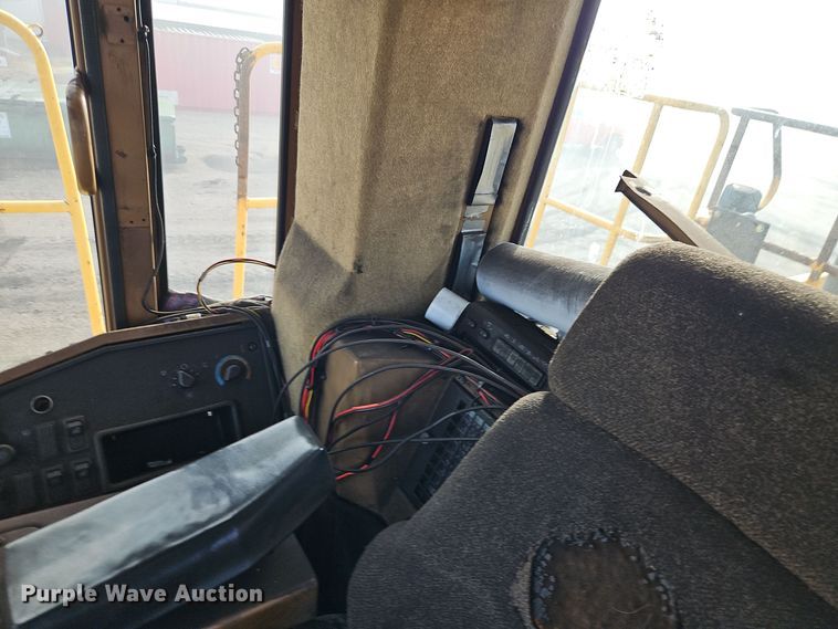 image for item DT7541 1995 Caterpillar 990 dozer