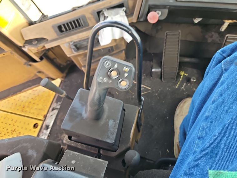 image for item DT7541 1995 Caterpillar 990 dozer