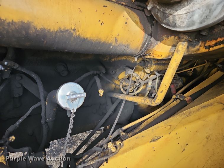 image for item DT7541 1995 Caterpillar 990 dozer