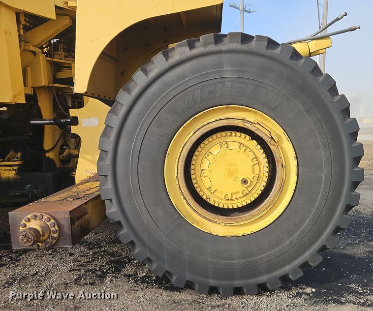 image for item DT7541 1995 Caterpillar 990 dozer