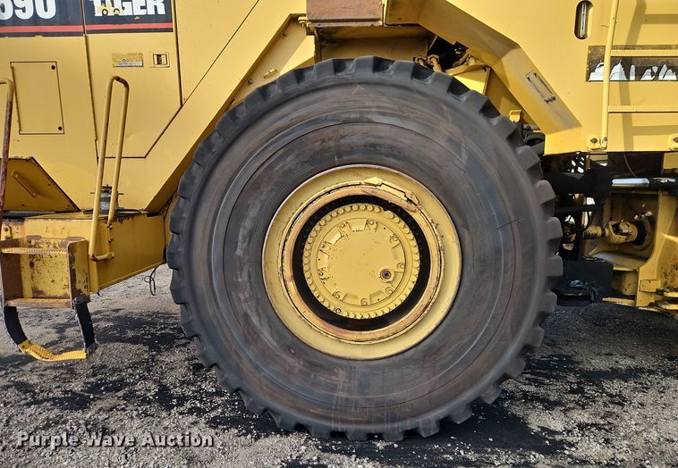 image for item DT7541 1995 Caterpillar 990 dozer
