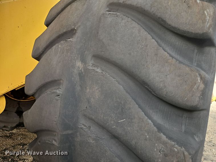 image for item DT7541 1995 Caterpillar 990 dozer