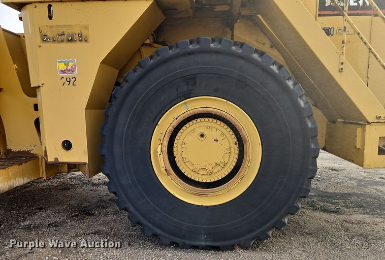 image for item DT7541 1995 Caterpillar 990 dozer