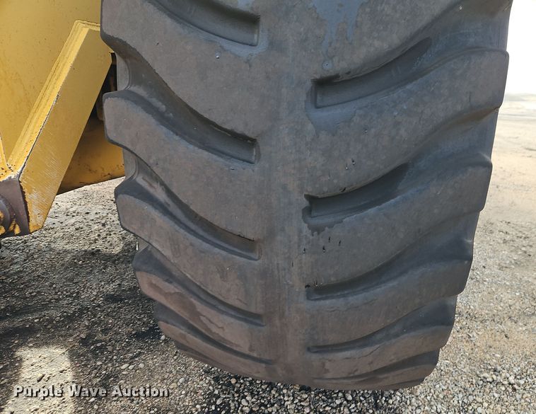 image for item DT7541 1995 Caterpillar 990 dozer