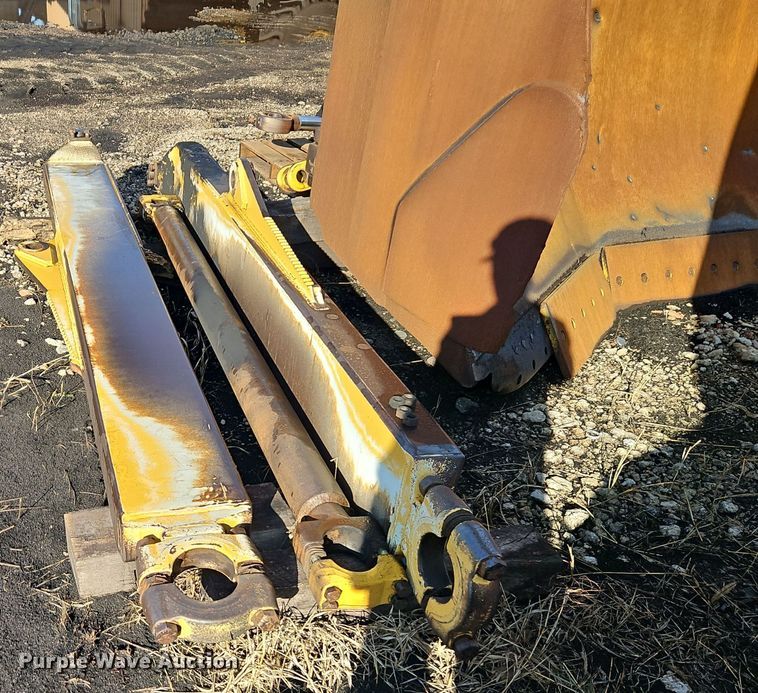 image for item DT7541 1995 Caterpillar 990 dozer