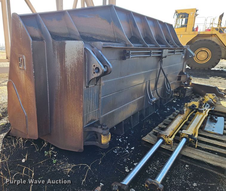 image for item DT7541 1995 Caterpillar 990 dozer