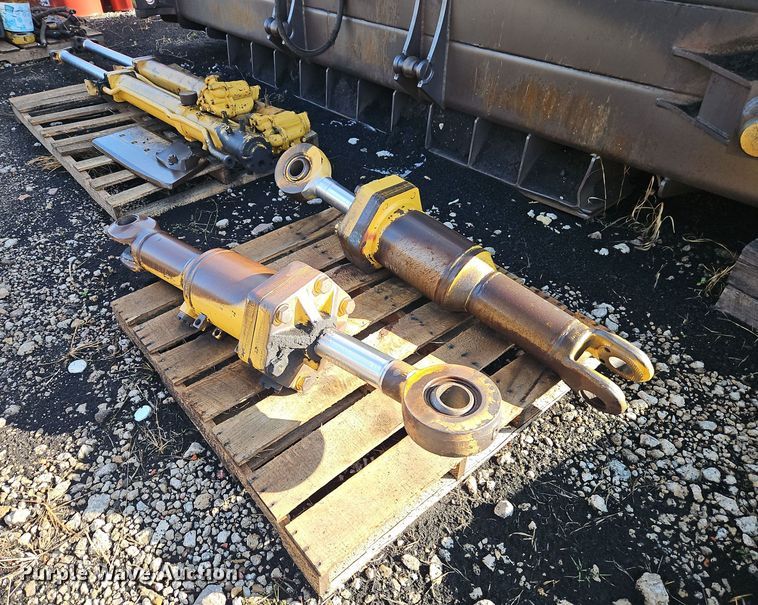 image for item DT7541 1995 Caterpillar 990 dozer