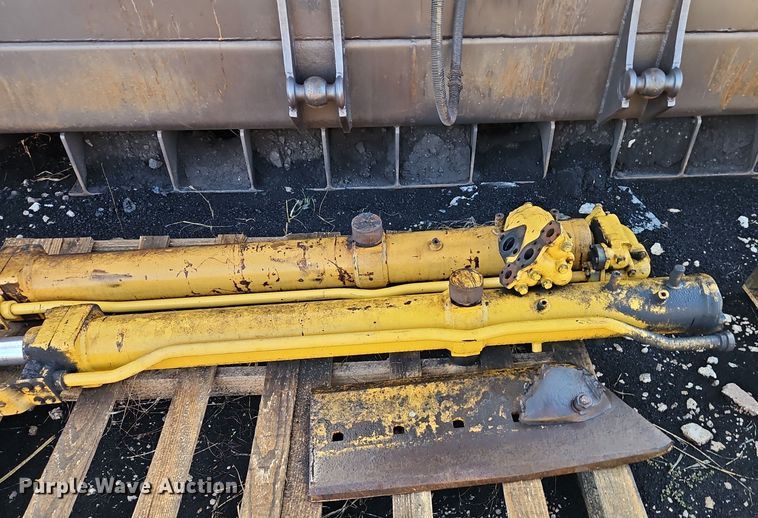 image for item DT7541 1995 Caterpillar 990 dozer