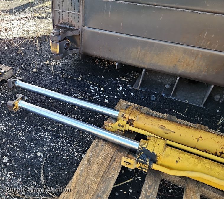 image for item DT7541 1995 Caterpillar 990 dozer