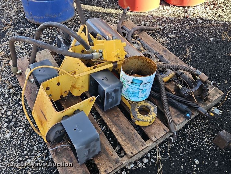 image for item DT7541 1995 Caterpillar 990 dozer