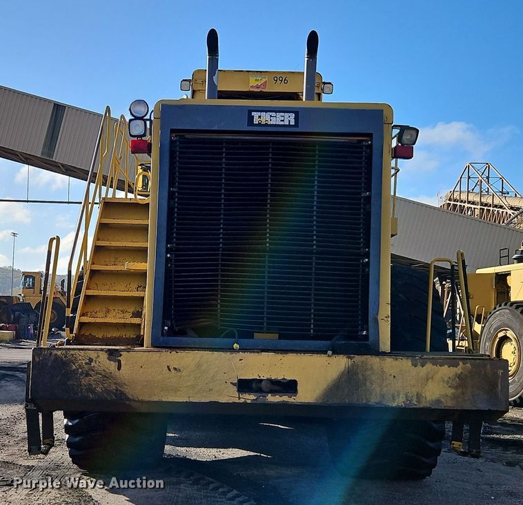 image for item DT7542 1995 Caterpillar 990 dozer