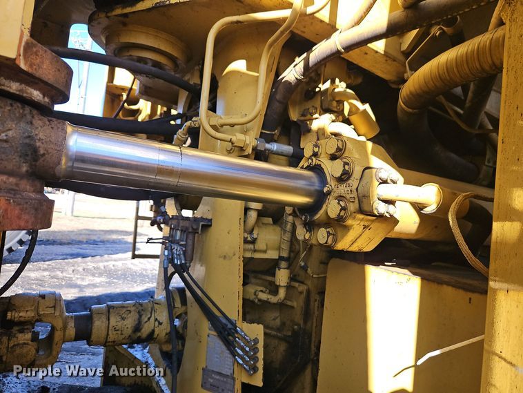 image for item DT7542 1995 Caterpillar 990 dozer