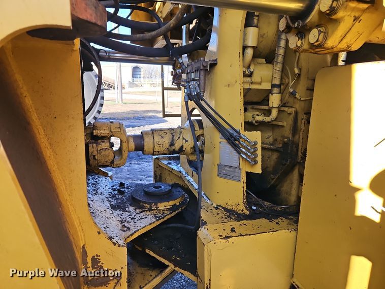 image for item DT7542 1995 Caterpillar 990 dozer