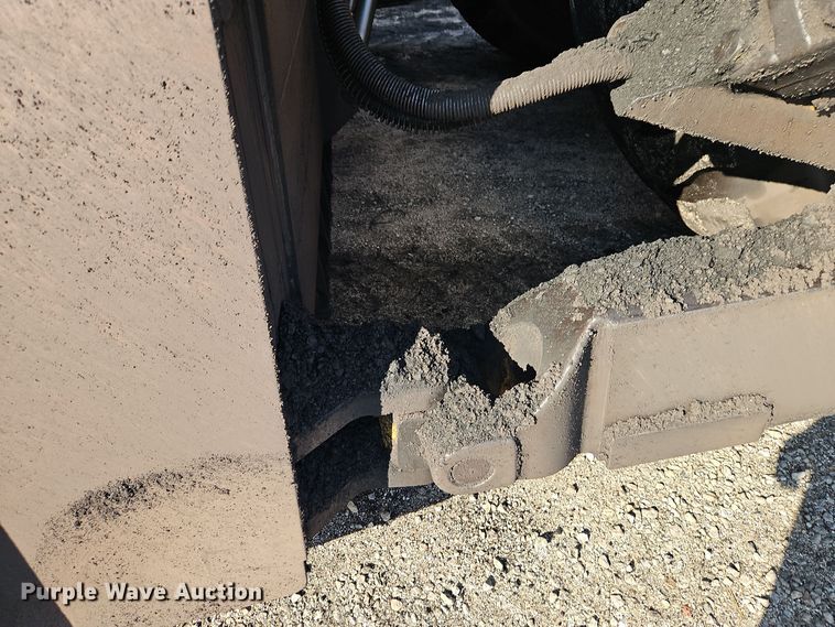 image for item DT7542 1995 Caterpillar 990 dozer