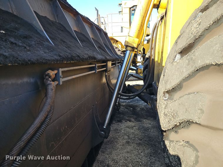 image for item DT7542 1995 Caterpillar 990 dozer