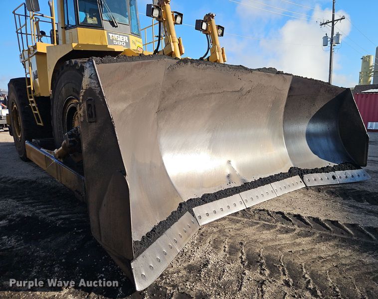 image for item DT7542 1995 Caterpillar 990 dozer