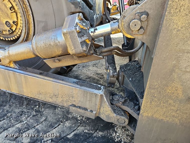 image for item DT7542 1995 Caterpillar 990 dozer