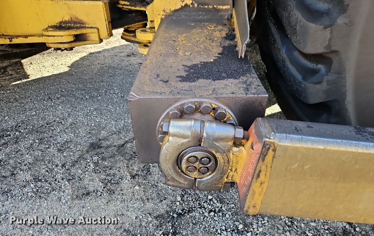 image for item DT7542 1995 Caterpillar 990 dozer