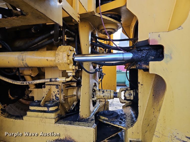 image for item DT7542 1995 Caterpillar 990 dozer