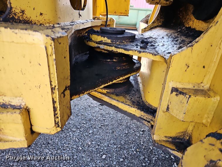 image for item DT7542 1995 Caterpillar 990 dozer