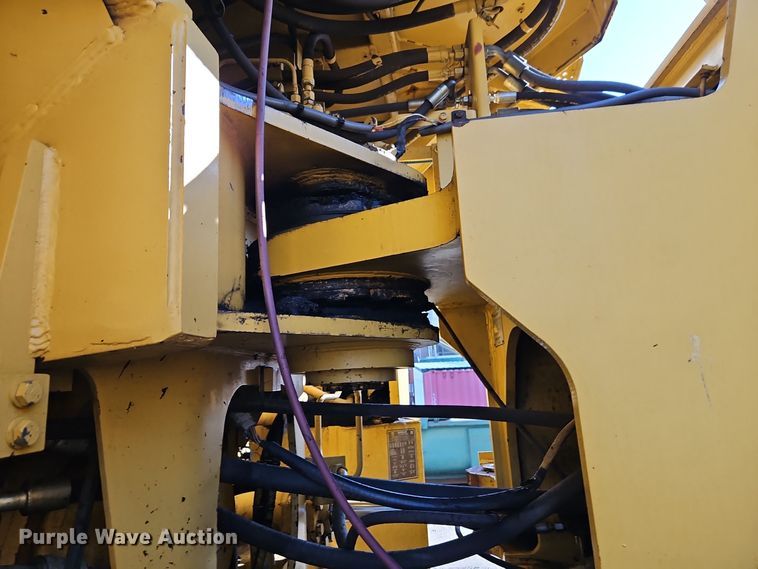 image for item DT7542 1995 Caterpillar 990 dozer