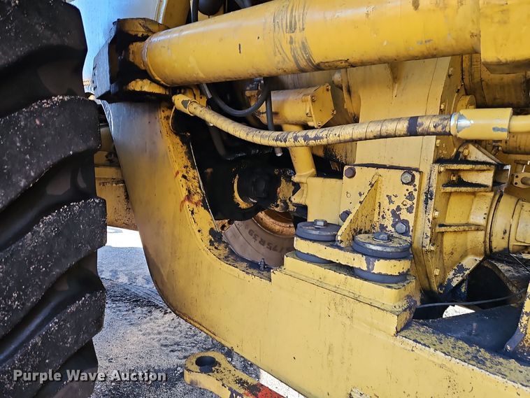 image for item DT7542 1995 Caterpillar 990 dozer