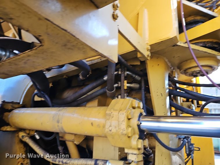 image for item DT7542 1995 Caterpillar 990 dozer