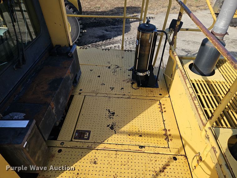 image for item DT7542 1995 Caterpillar 990 dozer