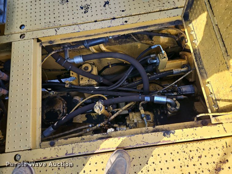 image for item DT7542 1995 Caterpillar 990 dozer