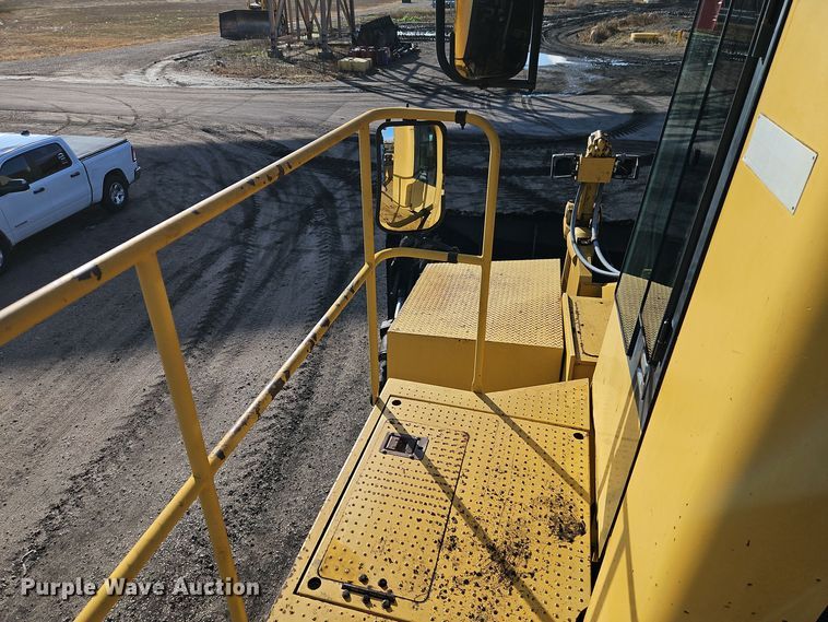 image for item DT7542 1995 Caterpillar 990 dozer