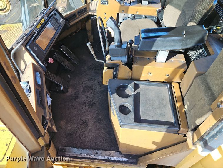 image for item DT7542 1995 Caterpillar 990 dozer