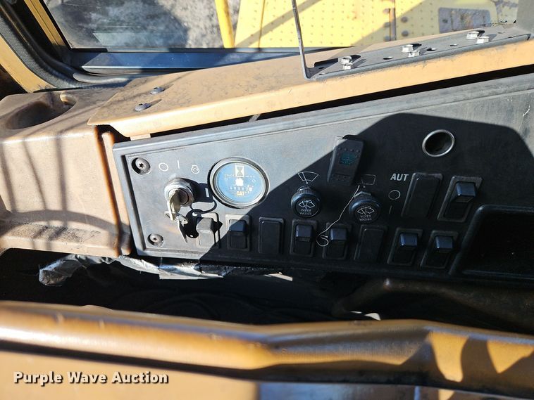 image for item DT7542 1995 Caterpillar 990 dozer