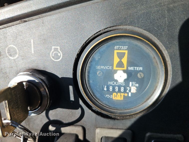 image for item DT7542 1995 Caterpillar 990 dozer