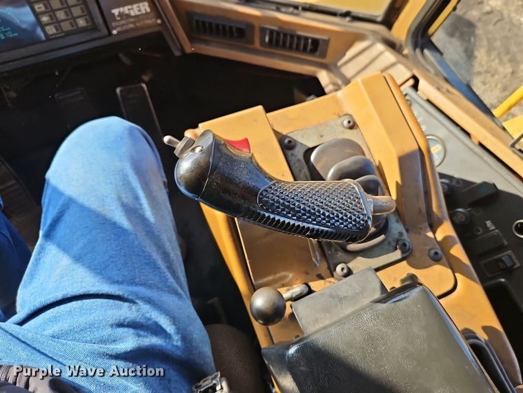 image for item DT7542 1995 Caterpillar 990 dozer