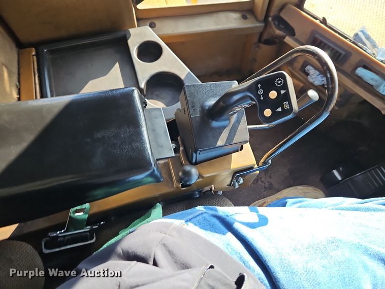 image for item DT7542 1995 Caterpillar 990 dozer