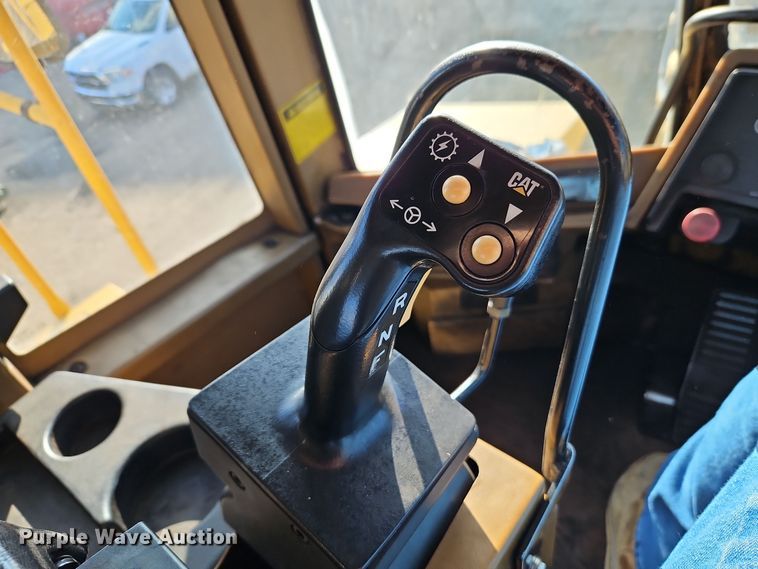 image for item DT7542 1995 Caterpillar 990 dozer